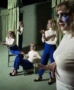 Udsolgt. Når forestillingen 'Tove, Tove, Tove' om digter- og københavnerikonet Tove Ditlevsens liv og forfatterskab om godt en uge har premiere, er billetterne på forhånd revet væk af publikum. Faktisk er alle de københavnske forestillinger på forhånd udsolgt - og har været det siden starten af februar, altså næsten en måned før, stykket har haft premiere eller er blevet anmeldt i aviserne. 