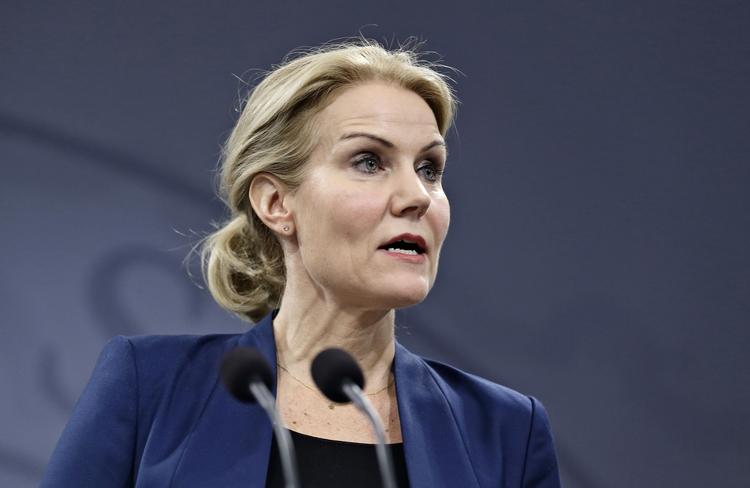 Aflytning. Helle Thorning-Scmidt er uenig med eksperter om retssikkerheder i regeringens terrorpakke. Foto: Jens Dresling. 