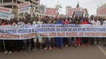 demonstration. Indbyggere i byen Yaounde i Cameroun viser deres opbakning til beslutningen om at lade landets militær tage del i den militære offensiv mod Boko Haram. Fra slutningen af marts vil militærstyrker fra Cameroun, Niger og Tchad slå sig sammen med Nigerias militær i kampen mod den sunnimuslimske terrororganisation. 