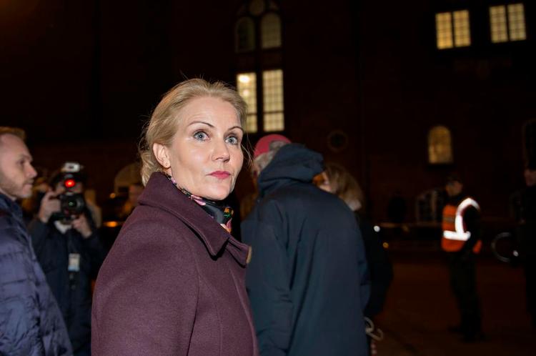 Bekymring. Helle Thorning-Schmidt foran kulturhuset Krudttønden få timer efter angrebet sidste lørdag. 