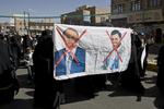 Vrede. Under en demonstration i januar vendte borgerne i Yemens hovedstad, Sanaa, sig både mod den nu afsatte præsident Hadi og oprørernes forbillede al-Houthi. 