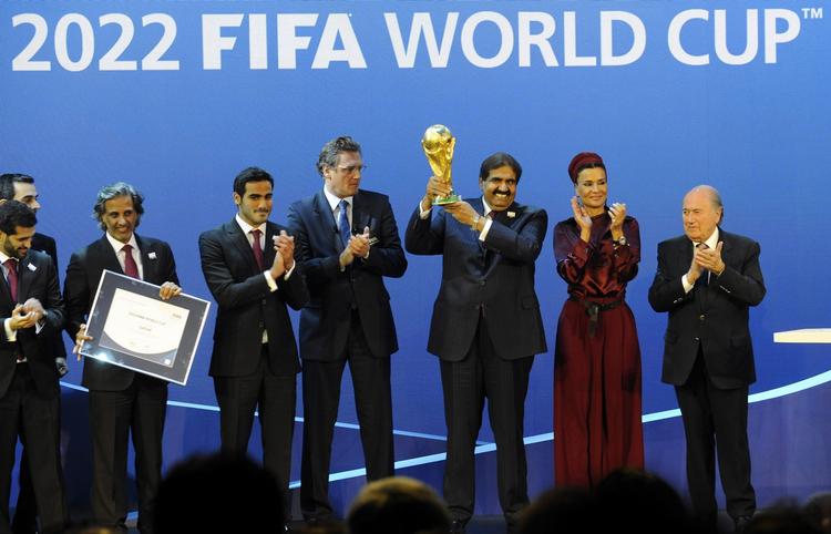 Korruption? I dette arkivfoto fra 2010 har en delegation fra Qatar netop fået tildelt fodbold-VM i 2022. 