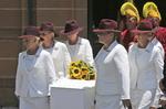 Sorg. Tori Johnson bliver stedt til hvile. Han var én af de to personer, som gidseltageren fra Sydney dræbte. 