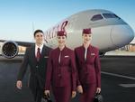 Smil. Qatar Airways er kendt for et serdeles serviceminded personale, som lægger personlige problemer - og restriktioner - på kabinehylden, når de er i luften. 