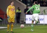 2-1. Han er inde i noget af en stime, ham der Bas Dost (th.), kan Herthamålmanden Thomas Kraft konstarere. 