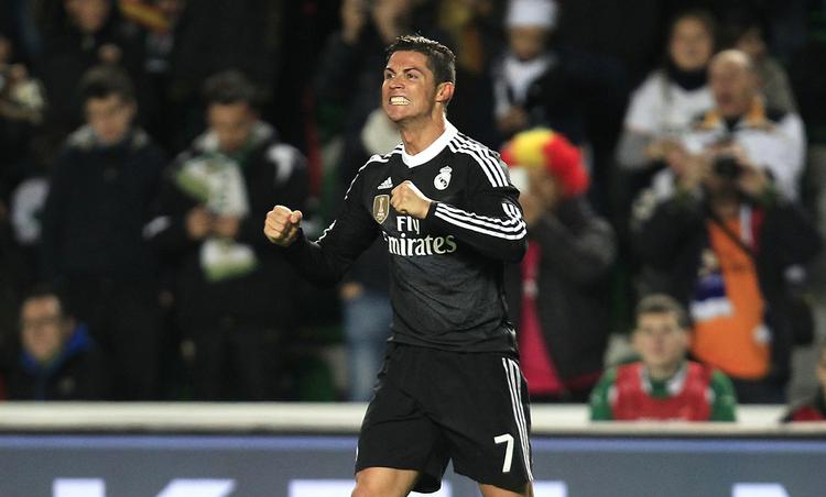 0-2. Med sit hovedstødsmål mod Elche er Cristiano Ronaldo tre mål foran Lionel Messi på den spanske topscorerliste. 