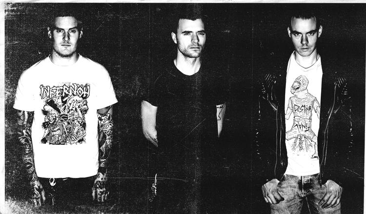 Hug-af. Den danske trio Halshug bestående af den flotte trio, Mads Folmer Richter, Jakob Johnsen og Mathias Schønberg, har begået en prægtig debut. 