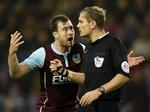 Bisse? Burnley-spilleren Ashley Barnes fik hård kritik af Chelseas manager José Mourinho efter en tackling af Nemanja Matic i weekenden. 