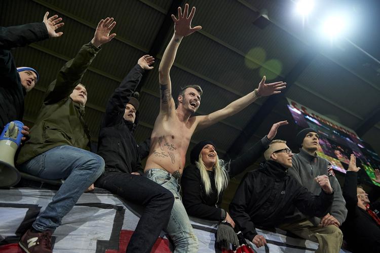 OPVISNING. Med en 3-0-sejr over OB fik FCM-tilhængerne noget at varme sig på mandag aften. 