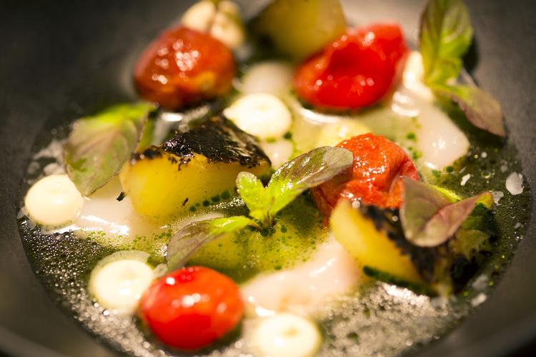 Ny. Restaurant Uformel, der er en aflægger af michelinrestauranten Formel B, er et oplagt bud på en Bib Gourmand, mener en anmelder. 