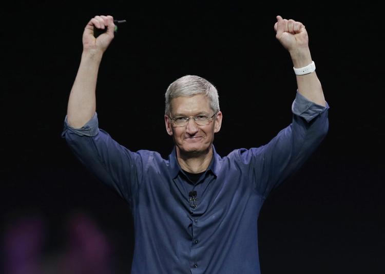 direktøren. Apples topchef, Tim Cook, har al mulig grund til at juble. Verdens mest værdifulde selskab er nu mere end dobbelt så meget værd som det næststørste, Exxon Mobil. 