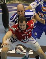 VIDERE. Efter søndagens 23-23 ude mod Pick Szeged fik Aalborg og Simon Hald Jensen (forrest) i dag udbytte af det ene point, da der blev trukket lod til ottendedelsfinalerne. 