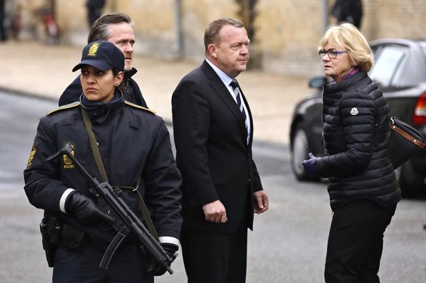 Farvel. Tre af deltagerne fra det officielle Danmark; Anders Samuelsen, Lars Løkke Rasmussen og Pia Kjærsgaard. 