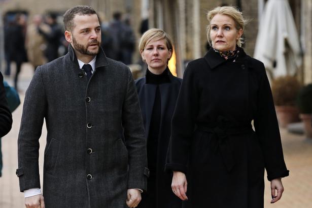 Regeringen var repræsenteret ved en række ministre, blandt andre statsminister Helle Thorning-Schmidt og Morten Østergaard, økonomi- og indenrigsminister. I baggrunden den radikale Ida Auken. 