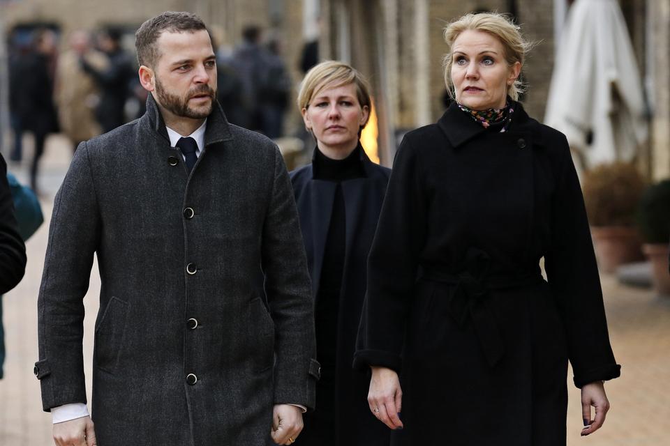 Regeringen var repræsenteret ved en række ministre, blandt andre statsminister Helle Thorning-Schmidt og Morten Østergaard, økonomi- og indenrigsminister. I baggrunden den radikale Ida Auken. 