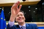 Ja! Hollands finansminister, Jeroen Dijsselbloem, står også i spidsen for Eurogruppen, som på en telekonference har godkendt den græske spareplan. 