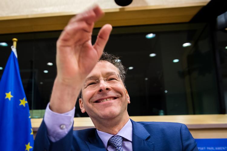 Ja! Hollands finansminister, Jeroen Dijsselbloem, står også i spidsen for Eurogruppen, som på en telekonference har godkendt den græske spareplan. 