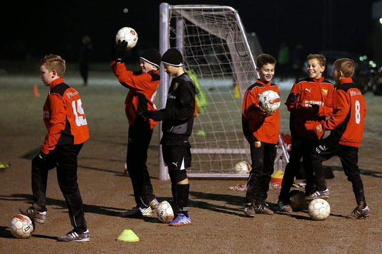 fodbolduddannelse. Den danske fodboldungdom kan måske fremover lære tiki-taka-principperne på et Barcelona-akademi i Danmark. 