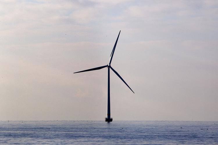 Havvind. Danske virksomheder har internationale førerpositioner på flere felter indenfor havvind, for eksempel når det gælder møller og fundamenter. 