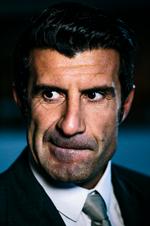 Kampklar. Siden Luís Figo annoncerede sit kandidatur til præsidentposten i Fifa, som der skal stemmes om i maj, har han rejst rundt til en række nationale forbund for at skaffe stemmer. I går var han i Danmark. 
