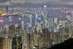 Finansmekka. Hongkong har over 100 bygninger der er over 180 meter høje, og en lang række bygninger er ved at blive bygget. Her er en by med en skyline, der er blandt de bedste i verden. 