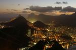 Charme. Atlanterhavskyst, bløde bjergvægge  og den ikoniske Kristus figur. Rio De Janeiro har ikke voldsomt mange skyskrabere, men et flot syn er den alligevel. 