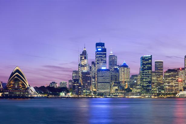 DANSKERFAVORIT. Australiens største by Sydney er blandt danskere nok mest kendt for sit populære operahus, tegnet af den danske arkitekt Jørn Utzon. Men en del skyskrabere præger også skylinen. 