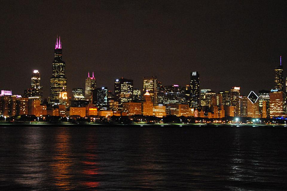 Klassiker. En af USa's største byer, Chicago har naturligvis også en skyline. Størst er Willis Tower, tidligere kendt som Sears Tower, der med sine knap 450 meter indtil slutningen af 1990'erne var den højeste i verden. 