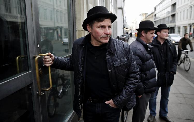 Dom. Jens 'Slagter' Petersen fik i dag mindsket bøden til 125.000, men kendes stadig skyldig i ikke at kende loven godt nok. Her er han på vej ind i Østre Landsret i sidste uge. 