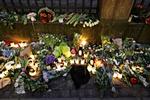 Terror. For en tid er det vigtigere, at vi viser, at politikere står sammen om vores værdier, end at vi er uenige om konkret politik, skriver Magnus Heunicke. 