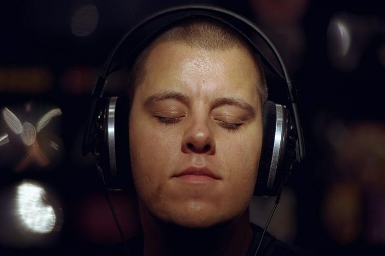 Lyd. De tre streamingtjenester for lydbøger Mofibo, Storytel og eReolen er alle enige om, at lydbøgernes force er, at man kan lytte, mens man laver noget andet. 