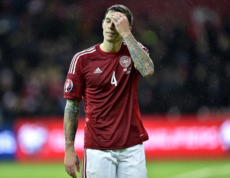 Kaptajnen. Daniel Agger og co. holder fanen højt overfor DBU. 