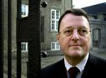 Afsked. Michael B. Elmer trækker sig fra posten som formand for Irak-kommissionen. 