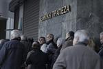 Grækerne trak 90 milliarder kroner ud af bankerne i januar, viser ny opgørelse. 