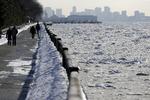 vandknolde. Hudson River har en noget mere takkt overflade end normalt. Foto: Seth Wenig/AP 
