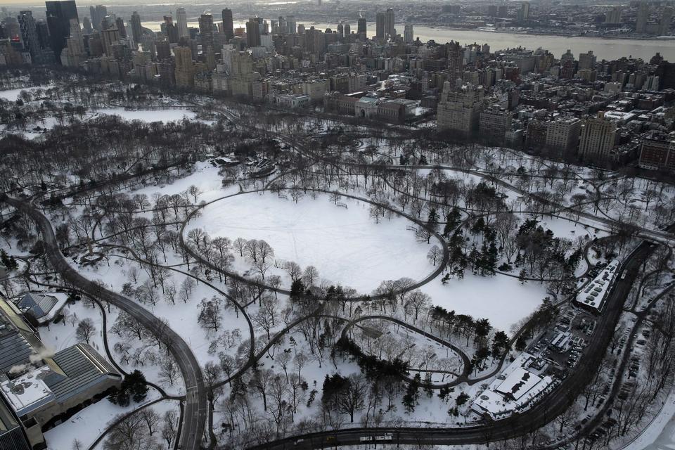 snepark. Central Park er mere hvid end grøn for tiden. Foto: Seth Wenig/AP 