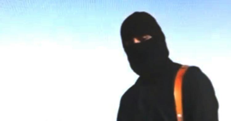 GIDSELDRAB. Islamisk Stats bøddel optræder på adskillige drabsvideoer. Nu menes han at være identificeret som en britisk-kuwaitisk computerprogrammør. 