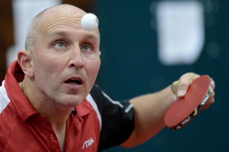 SKADET. For første gang i sin bordtenniskarriere er 46-årige Allan Bentsen alvorligt skadet. 