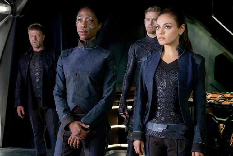 Rum-majestæt. Mila Kunis (højre) spiller Jupiter Jones i science fiction-filmen 'Jupiter Ascending'. 