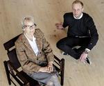 Til tidligere vice-direktør i Søfartsstyrelsen Kate Galle Gottlieb har Anders Kirkebjerg Olesen designet en let safari-lignende stol, hvor sæde og ryg er polstret. 