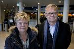 Skeptisk. Jan Madsen, der er i lufthavnen med sin kone Bente, vil helst være fri for at flyve med Ryan Air. 