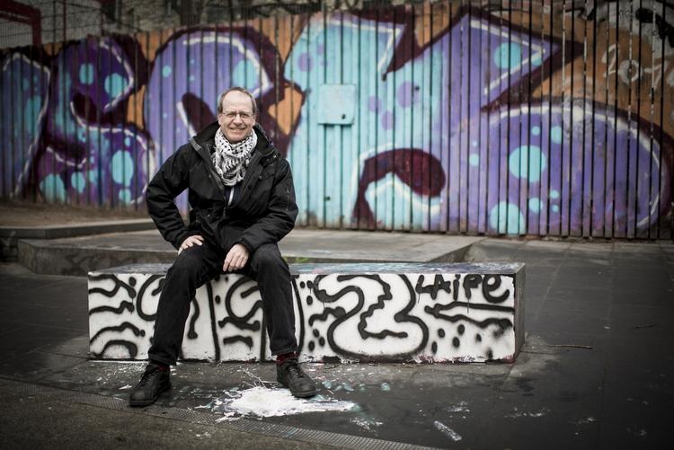 Folkeoplysning. Sammen med tolv oversættere har Kåre Bluitgen tidligere oversat og kommenteret Koranen. 