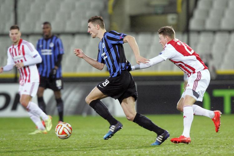 overspillet. Nicolaj Thomsen overspilles af Club Brugges Thomas Meunier, og nordjyderne var generelt et skridt efter det belgiske hold det meste af kampen. 
