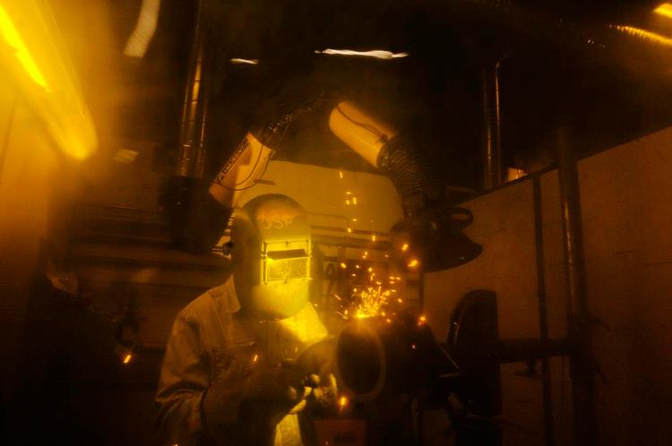 fiasko. Kun 54 virksomheder har brugt den nye hotline, der har direkteforbindelse til landets jobcentre. I stedet bruger de egne netværk, mund-til-mund-metoden, vikarfirmaer eller ansætter rumænere, når de for eksempel har brug for nye smede til deres virksomhed. 