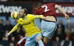 Kamphaner. Glenn Murray (tv) og Winston Reid havde en del hårde nærkampe. Det kulminerede med udvisningen af Murray i 69. minut. 