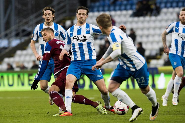 TANDLØSE. FCK pressede og pressede OB ned, men kunne ikke score. Og så gik det som man så ofte ser, OB scorede på en dødbold kort før tid. 
