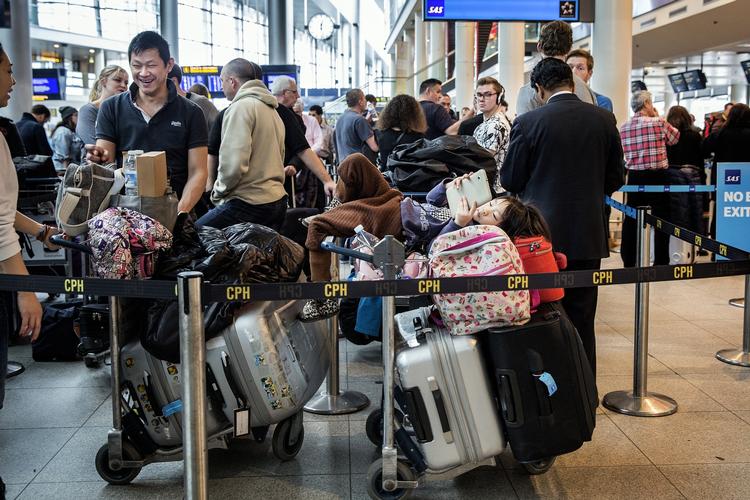 Ekstraordinært. Alle muligheder er udtømte, mener SAS, som derfor varsler, at det strejkende personale er fyret, hvis det ikke genoptager arbejdet inden kl. 12 i morgen. 