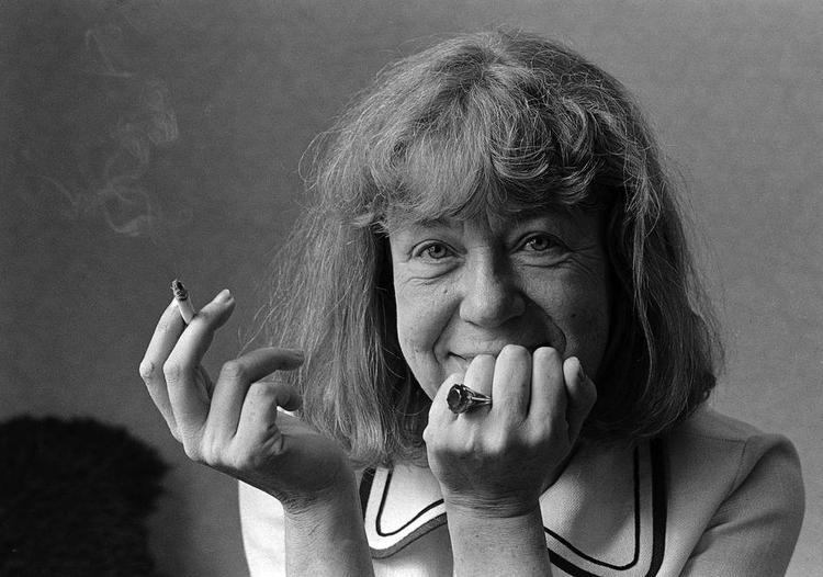 kanon. Tove Ditlevsen (1917-1976)  betragtede sig fortrinsvis som lyriker. Forfatteren såede i øvrigt selv tvivl om, hvorvidt hun var født i 1917 eller 18. 