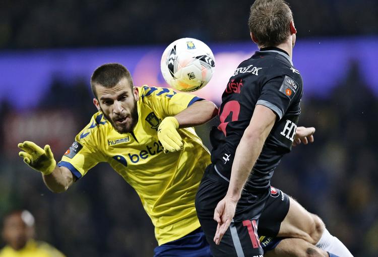 MÅLSCORER. Efter Brøndby var blevet reduceret til 10 mand sørgede Ferhan Hasani (tv.) for udligningen ved at udnytte Johan Larsson fremragende aflevering. 