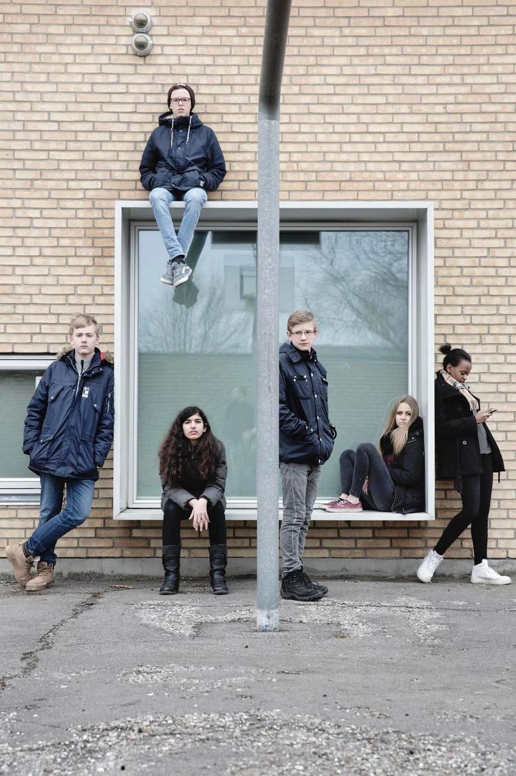 Pengeugen. Op til Pengeugen har Politiken besøgt Mølleholmskolen i Taastrup for at høre, hvor god styr eleverne har på deres privatøkonomi. Fra venstre er det Erik 15, Gufinnur 15, Helena 14, Mathias 15, Caroline 15 og Sydney 15. 